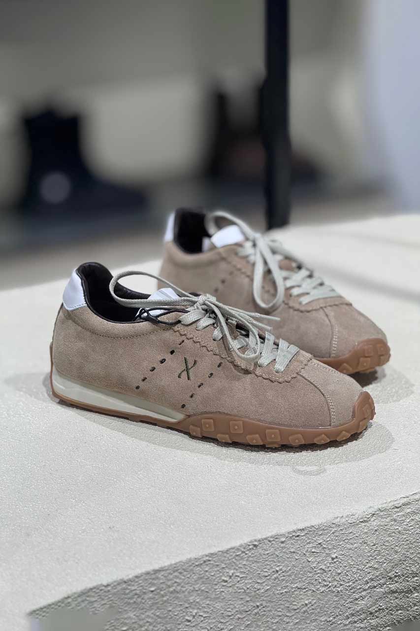 اسنیکرز چرم آمور ژاوا image