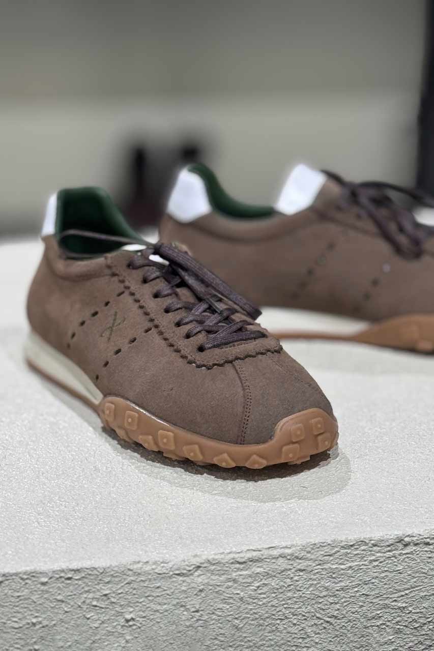 اسنیکرز چرم آمور ژاوا image