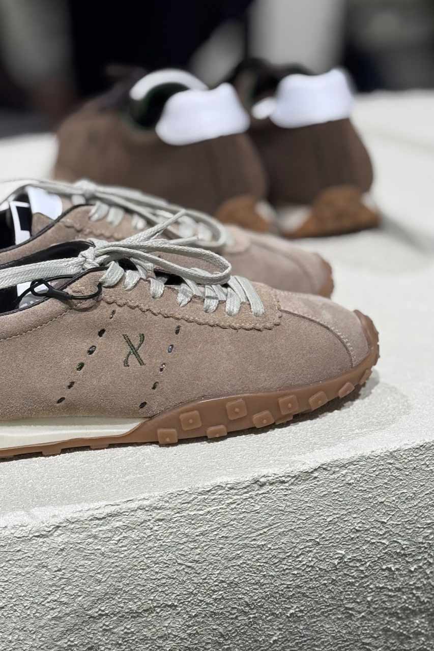 اسنیکرز چرم آمور ژاوا image